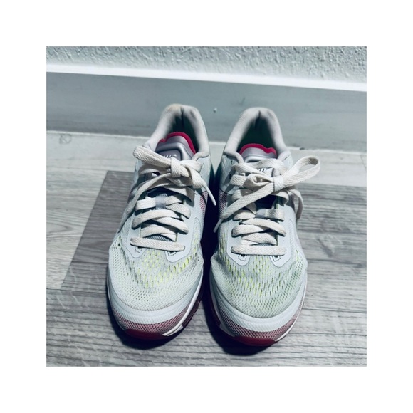 Nike White and Pink Athletic Shoes - Picture 2 of 5